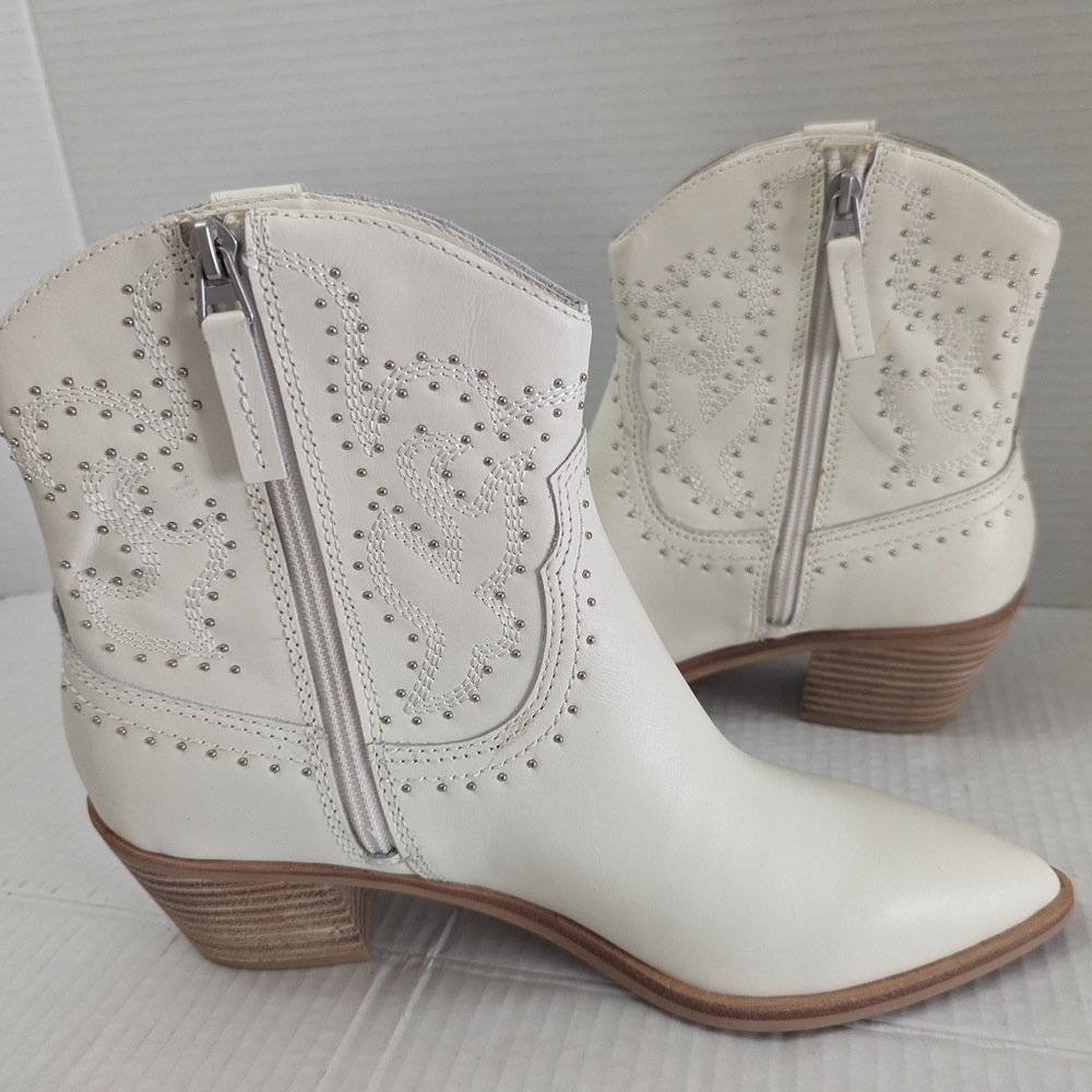Dolce Vita Solow Stud Western Ivory Leather Boots Women's Size 8 1/2 NWOB - Picture 2 of 8